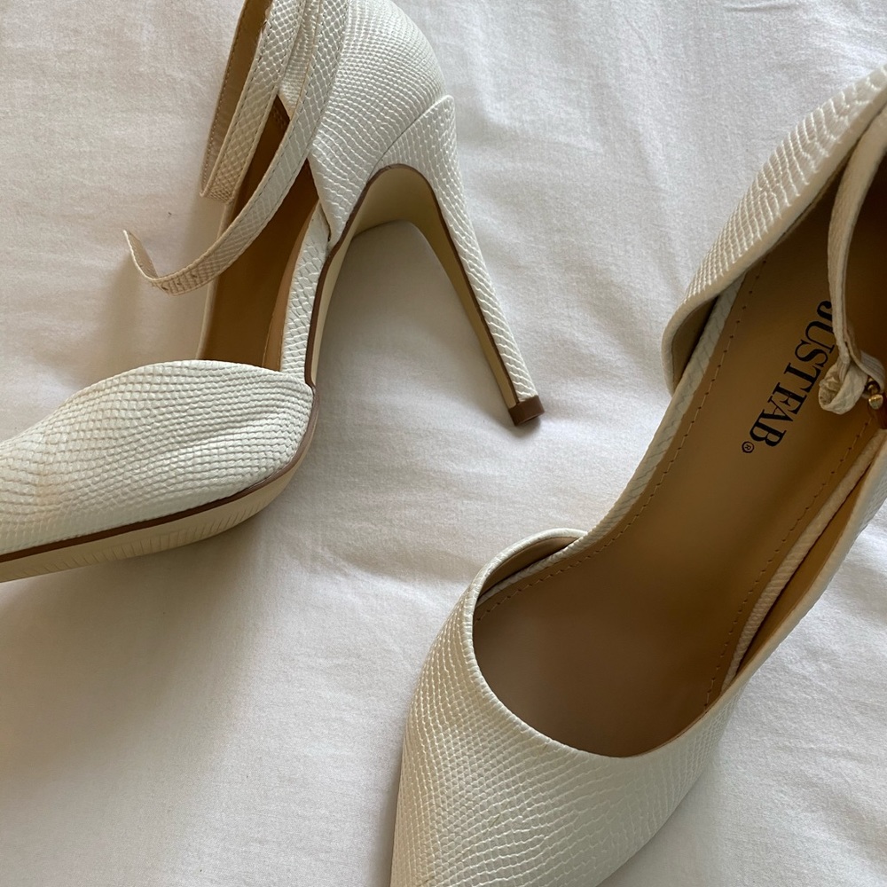 JustFab White Heels size 9